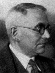 Retrato Fritz Tarnow- By Deutsches Reich. Reichstag. - Deutsches Reich. Reichstag: Reichstags-Handbuch. 1932, [1 = 6. Wahlperiode. Page 333.], Public Domain, https://commons.wikimedia.org/w/index.php?curid=156761656