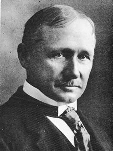 Imagem Frederick Winslow Taylor - Domínio público, https://commons.wikimedia.org/w/index.php?curid=4548998